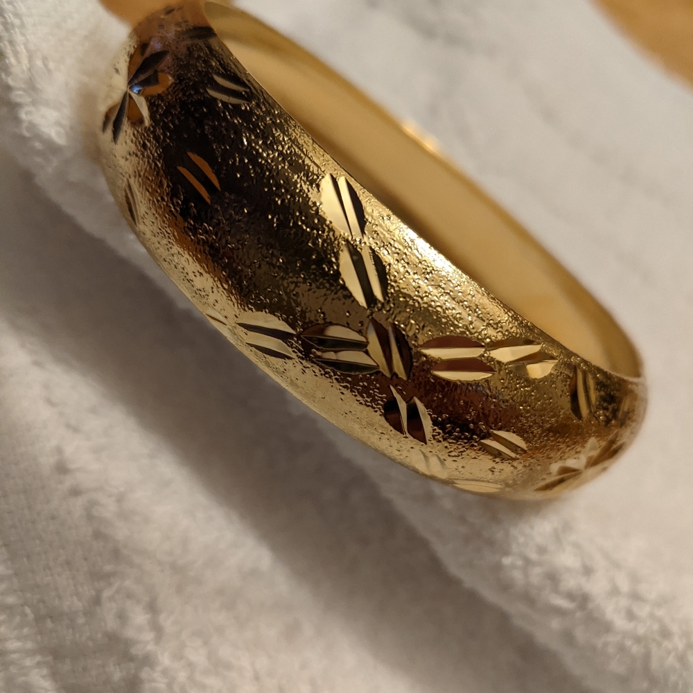 Beautiful Bangle - Picture 3 of 12
